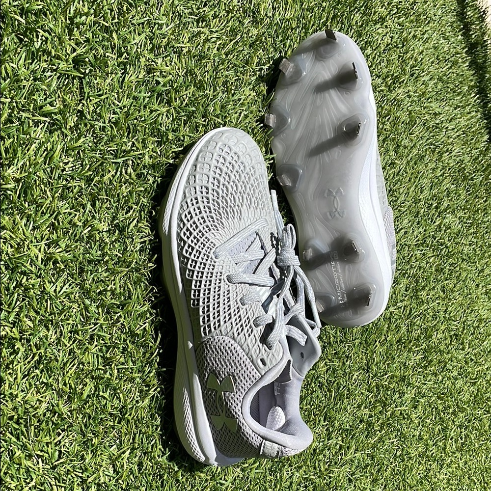 NWT Under Armour Glyde 2 MT Silver grey Athletic Shoes Golf cleats
